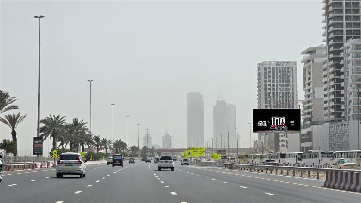 Digital Unipole: Al Khail — By day